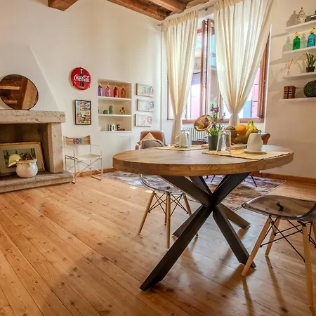 Lägenhet Luxury Con Affreschi Verona